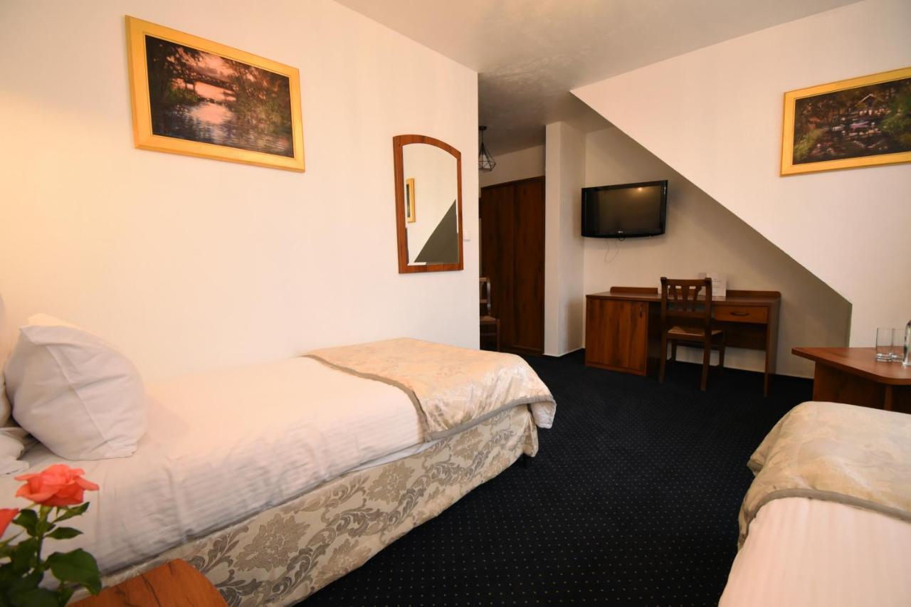 Kraina Jezior Hotel โอสโตรดา ภายนอก รูปภาพ