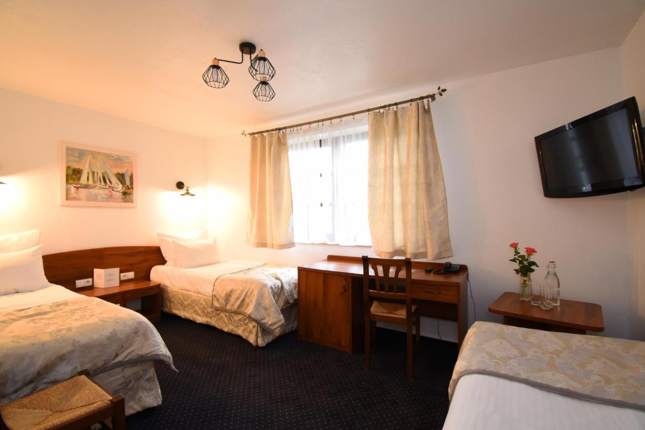 Kraina Jezior Hotel โอสโตรดา ภายนอก รูปภาพ