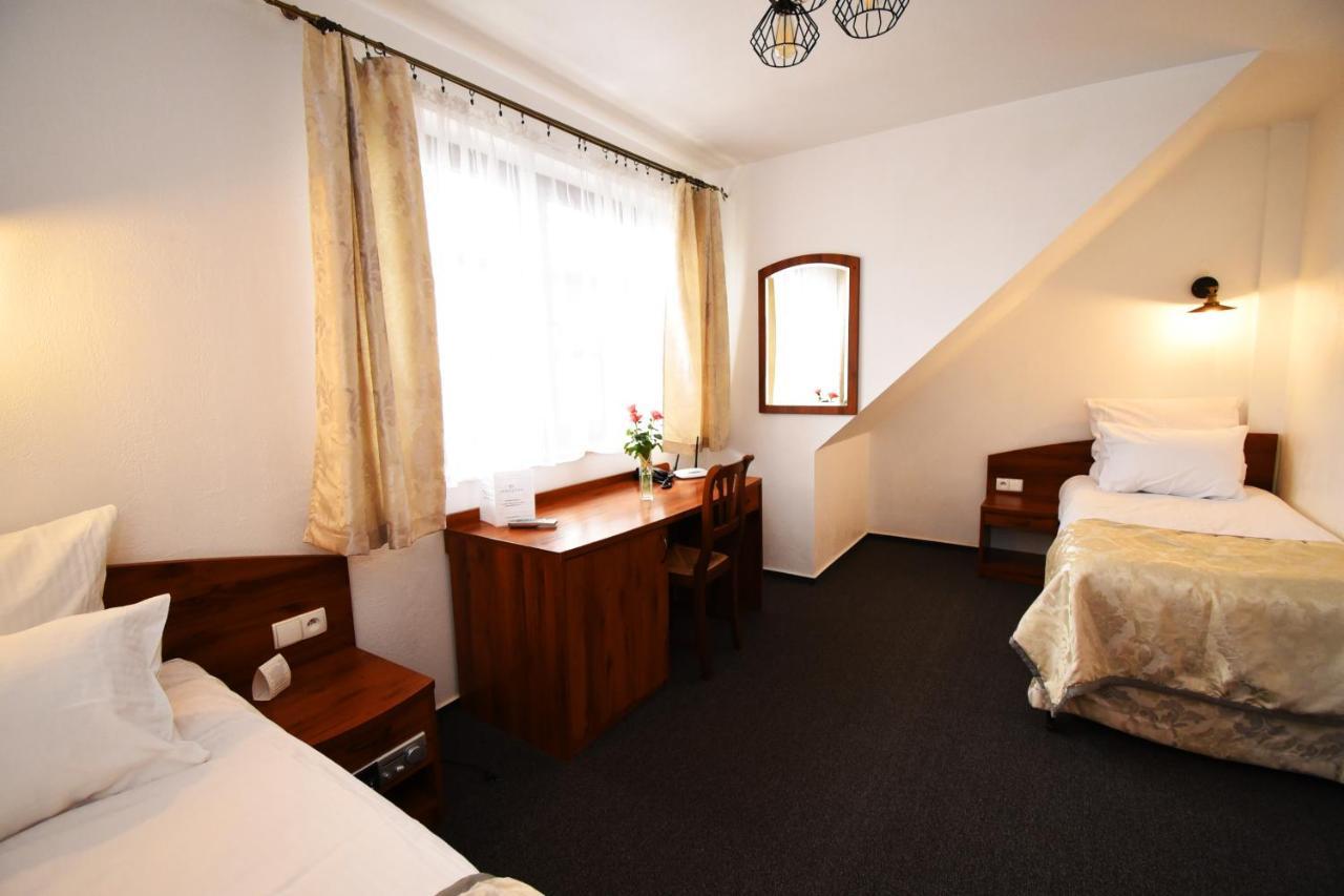 Kraina Jezior Hotel โอสโตรดา ภายนอก รูปภาพ