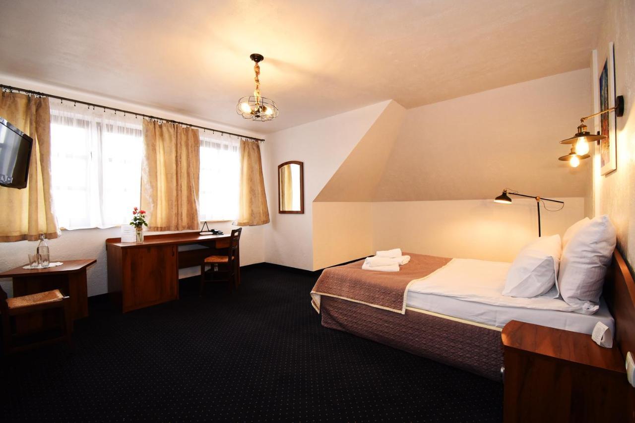 Kraina Jezior Hotel โอสโตรดา ภายนอก รูปภาพ