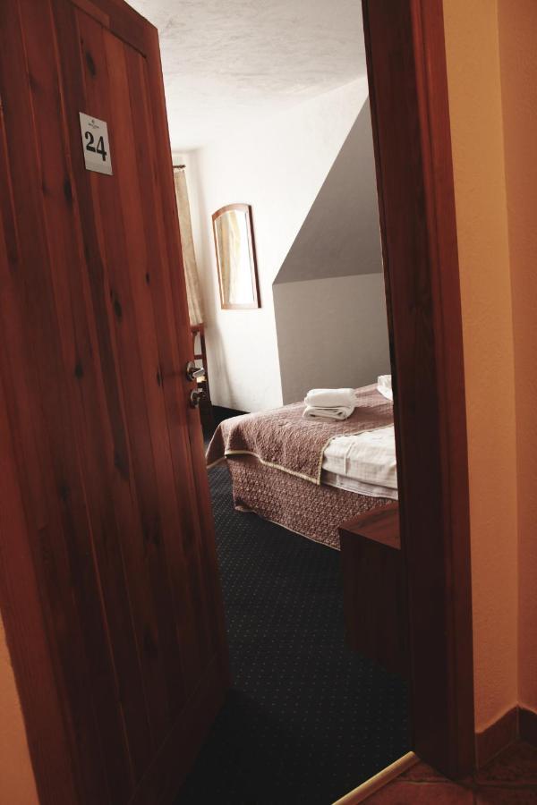Kraina Jezior Hotel โอสโตรดา ภายนอก รูปภาพ