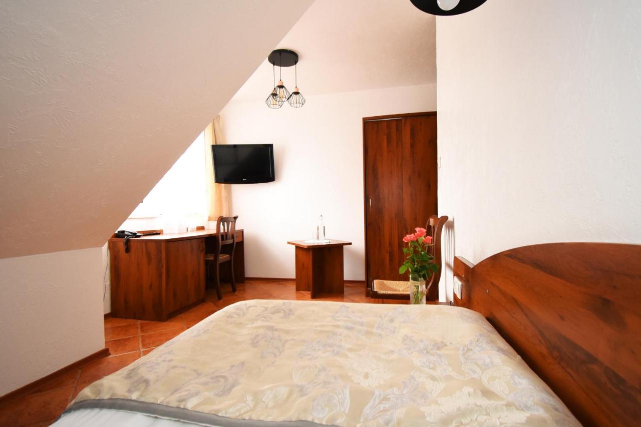 Kraina Jezior Hotel โอสโตรดา ภายนอก รูปภาพ
