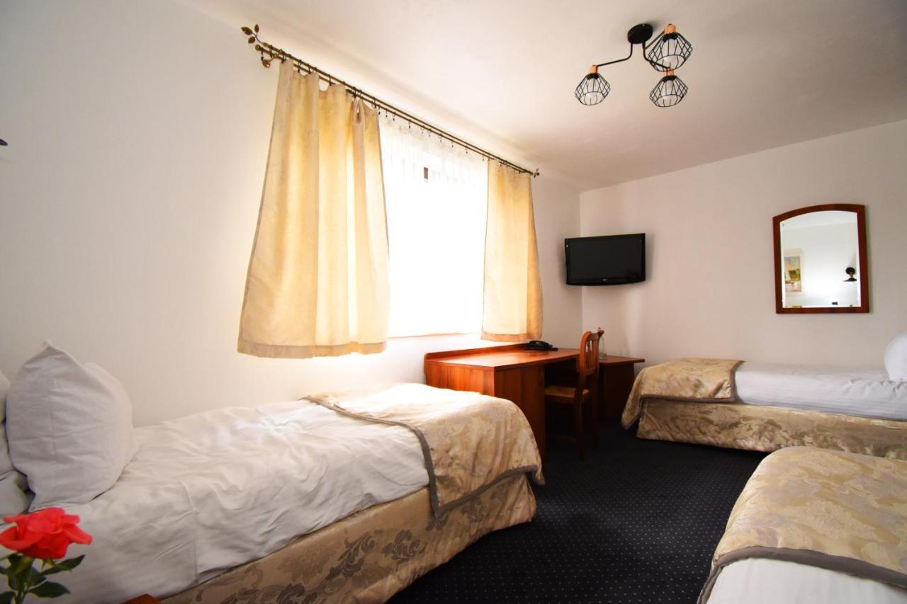 Kraina Jezior Hotel โอสโตรดา ภายนอก รูปภาพ
